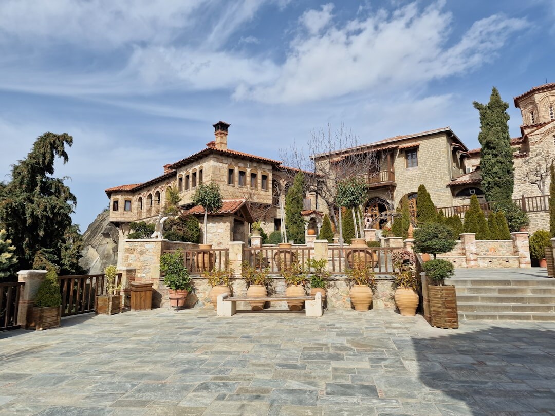 celebrity mansion exterior